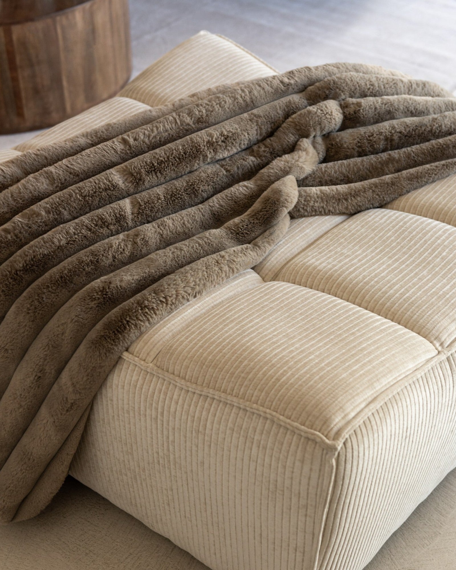 Taupe Corduroy Plaid – Taupe Deken van Katoen/Linnen/Polyester-Fleece Dekens-Maeviaz-Maeviaz